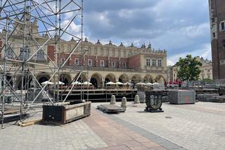 Kontrowersyjna budowa na Rynku Głównym w Krakowie. Mieszkańcy podzieleni