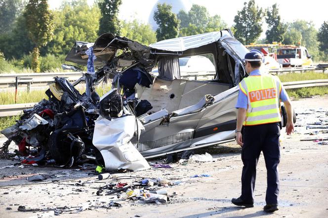 Wypadek polskiego autokaru w Niemczech obok Drezna. NIE ŻYJE 9 osób, około 40 rannych