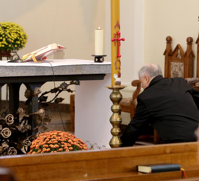 Kaczyński i Szydło modlili się za rząd. 