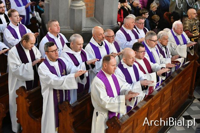 Wierni Archidiecezji Białostockiej pożegnali abp. Edwarda Ozorowskiego [ZDJĘCIA]