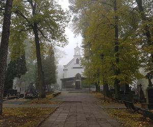 Godziny otwarcia cmentarzy w Białymstoku. Kiedy odwiedzić bliskich 1 listopada?