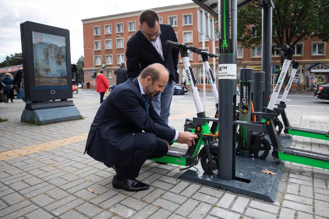 Ekologiczna stacja do ładowania elektrycznych hulajnóg stanęła w Rzeszowie