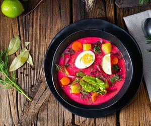 Botwinka z ziemniakami i jajkiem. Pyszna zupa bez mięsa, a sycąca