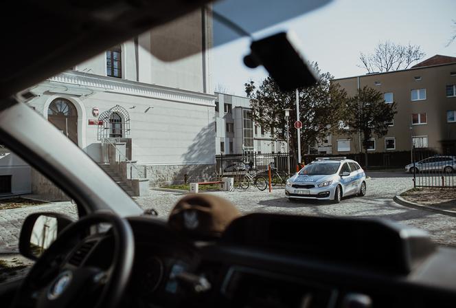 Terytorialsi pomagają policjantom w patrolowaniu miasta. Cel - walka z koronawirusem
