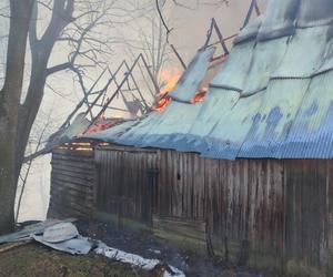 Podhale. Pożar zabudowań mieszkalnych i gospodarczych we wsi Sierockie