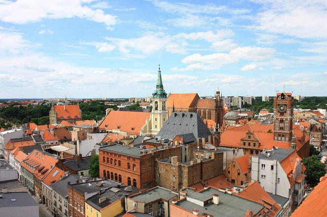1. Toruń: panorama miasta, zamek krzyżacki, pamiątki po Mikołaju Koperniku oraz toruńskie pierniki
