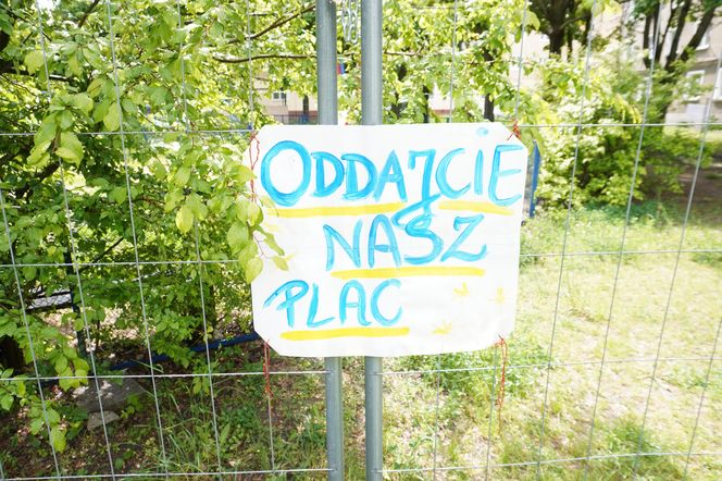 Ogrodzony plac zabaw na Winogradach