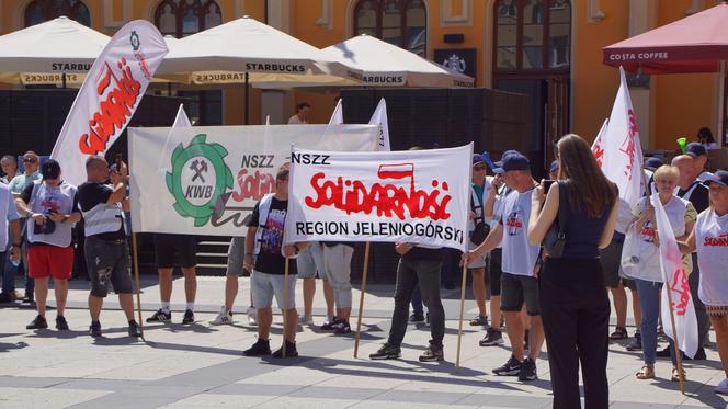 Protest pracowników PKP Cargo we Wrocławiu. Pracę ma stracić prawie 400 osób 