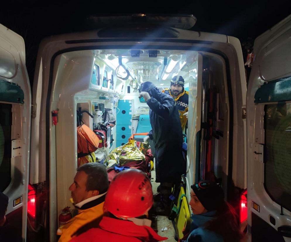  Polacy ratują ludzi po trzęsieniu ziemi w Turcji 