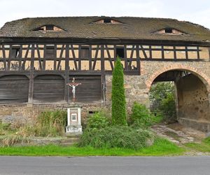 Działoszyn k/Bogatyni - Torhaus, ruinersi należą do grupy ratunkowej tego unikalnego budynku