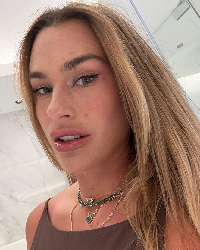 Spocona Aryna Sabalenka po treningu