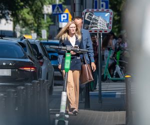 Kinga Duda miesiąc po ślubie rozkwita! Przyłapaliśmy młodą mężatkę. Nie była sama