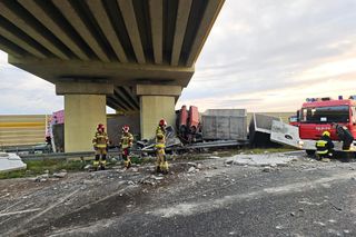  Wypadek na A2 pod Zgierzem. Kierujący tirem uderzył w wiadukt