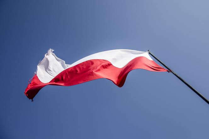 Zerwał i spalił flagę Polski