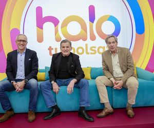 Paweł Orleański tłumaczy się ze schadzki. Tak całuje na każdym spotkaniu biznesowym