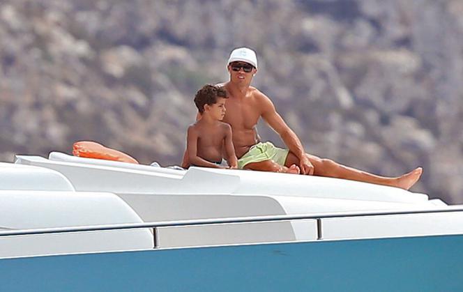 Cristiano Ronaldo z synem na wakacjach na Ibizie