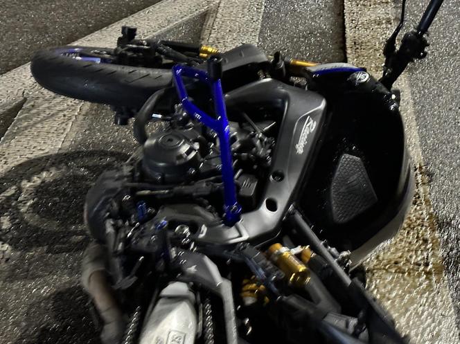 Motocyklista roztrzaskał się na Moście Gdańskim. Trafił do szpitala