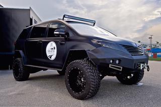 Toyota Ultimate Utility Vehicle: czarny potwór dla twardzieli