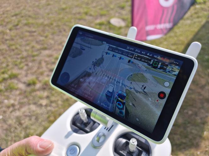 Dron nad ulicami Leszna. Kolejne kontrole kierowców 