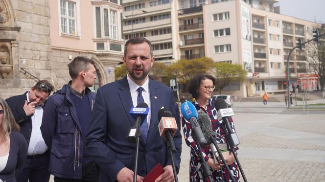 Wybory samorządowe 2024. Robert Szewczyk w drugiej turze wyborów na prezydenta Olsztyna. Mamy komentarz!