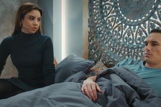 M jak miłość odcinek 1871 ostatni - finał sezonu. Aneta (Ilona Janyst), Olek (Maurycy Popiel) 