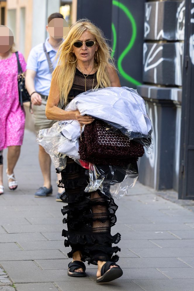 Monika Olejnik. W falbanach pogubiła pranie