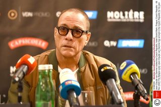 Jean-Claude Van Damme może mieć poważne kłopoty. W tle handel ludźmi
