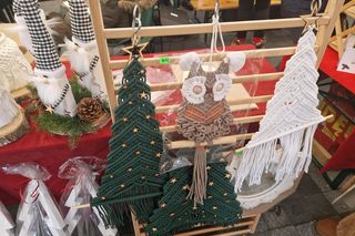 Mikołajkowy weekend w Pucku. Lodowe Lwy Morskie, jarmark i impreza świąteczna w stylu PRL! 