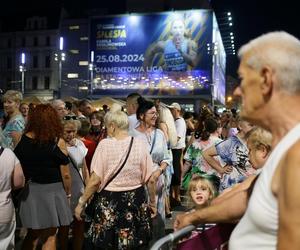 Potańcówka przed Teatrem Śląskim w Katowicach