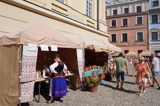 Ostatni dzień festiwalu Re:tradycja - Jarmark Jagielloński 2024. Odwiedziliśmy Błonia pod zamkiem i stoiska wystawców