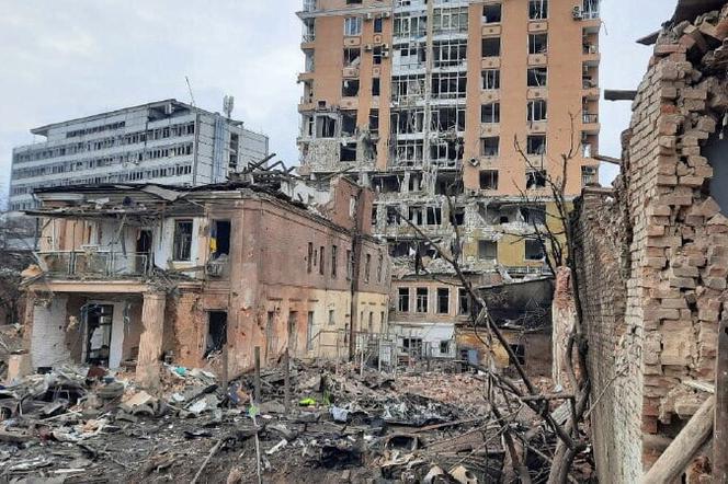   Zniszczony po rosyjskim nalocie sierociniec i szpital położniczy w Mariupolu