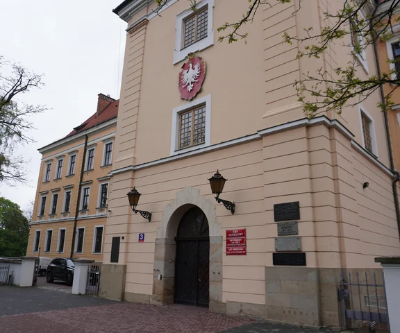 Ruszył proces matki oskarżonej o zabójstwo syna