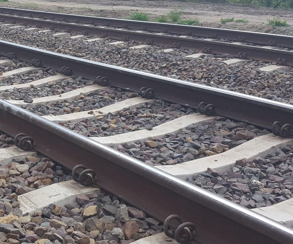 Tragedia w Lesznie. Pod kołami pociągu zginął mężczyzna