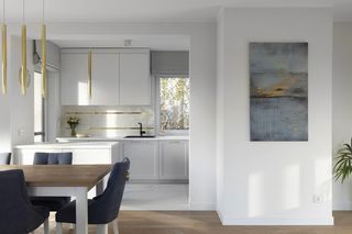 Złote detale, granatowa sofa i marmur. Ten dom w Borach Tucholskich wygląda jak z katalogu premium