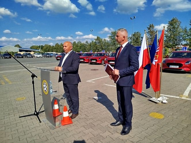 Siedlecki WORD wymienił starą flotę pojazdów egzaminacyjnych na nowe samochody marki Suzuki Swift
