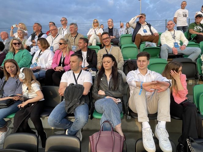 Kibice na otwarciu stadionu w Starachowicach