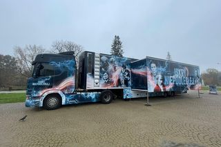 Wyjątkowe widowisko multimedialne w naczepie. Iskry Niepodległej już dostępne w Raciborzu