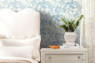 tapeta w sypialni z niebieskim wzorem marynistycznym