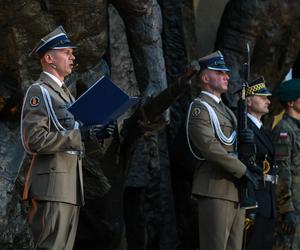 Uroczysta polowa msza święta i Apel Pamięci na pl. Krasińskich