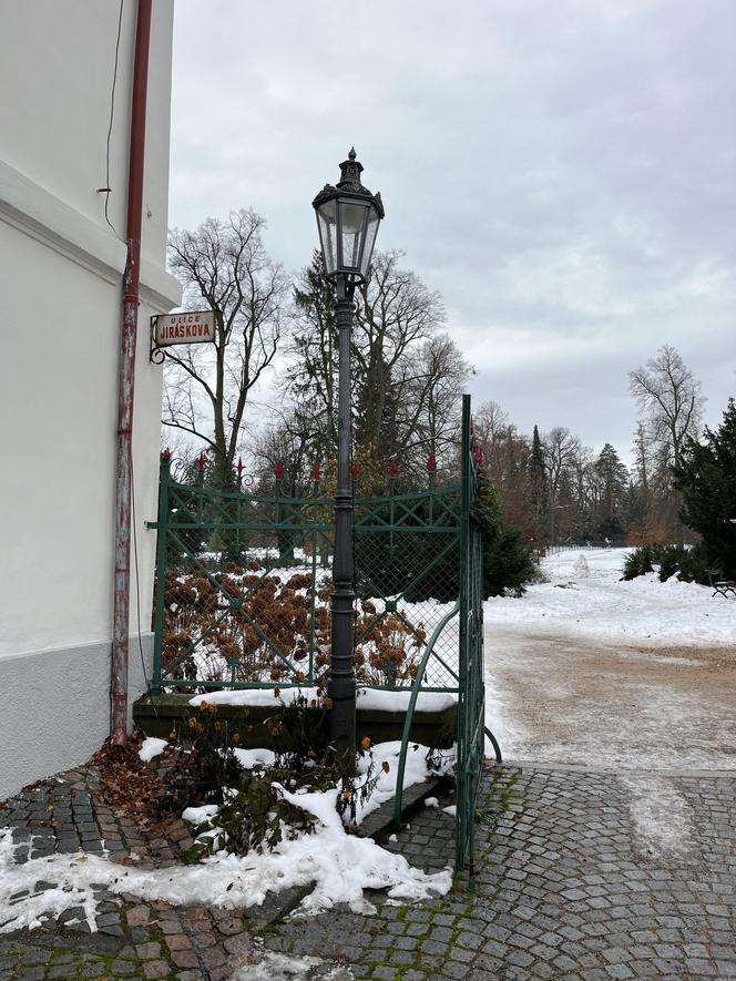 Pałac Slatiňany niedaleko Pardubic - zdjęcia. Święta 100 lat temu i zabytkowa stadnina koni