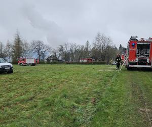 Pożar drewnianego domu w Kąśnej Dolnej