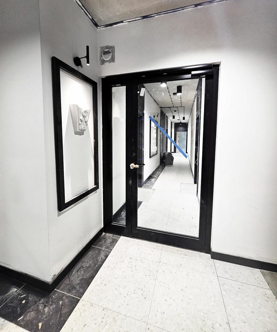 Nowa Kurkowa we Wrocławiu - zdjęcia elewacji i wnętrz budynku w trakcie prac wykończeniowych