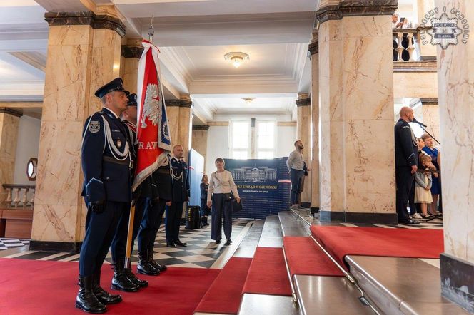 Nowi policjanci zasilili szeregi śląskiej policji! Wśród nich osiem policjantek