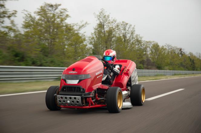 Najszybsza kosiarka świata. Honda ponownie zdobyła rekord Guinnessa