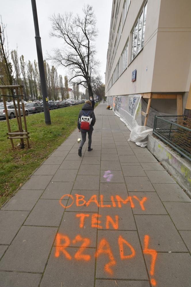 Protestujący pomazali Żoliborz!