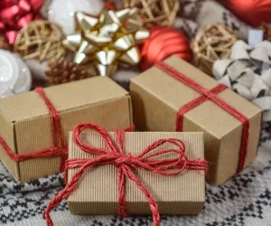 10 pomysłów na tanie prezenty świąteczne. Ucieszą każdego, kto je otrzyma [GALERIA]