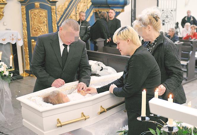 Gdy Kacperek płakał mąż topił go w brodziku