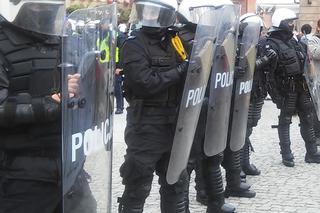 Kibole Śląska próbowali okraść Biedronkę w Horodnianach [WIDEO]