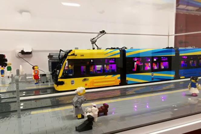 Toruń przygotowuje makietę zabytkowego tramwaju z klocków LEGO. To coś niesamowitego!