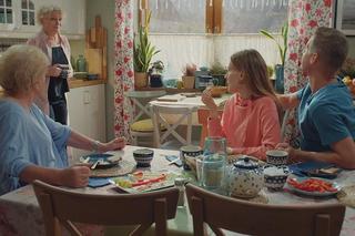 M jak miłość odc. 1765. Franka (Dominika Kachlik), Paweł (Rafał Mroczek), Barbara (Teresa Lipowska), Marta (Dominika Ostałowska)